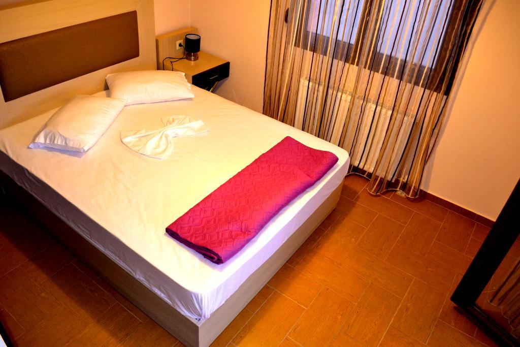 Αmalia Lux Villas Vrasná Szoba fotó